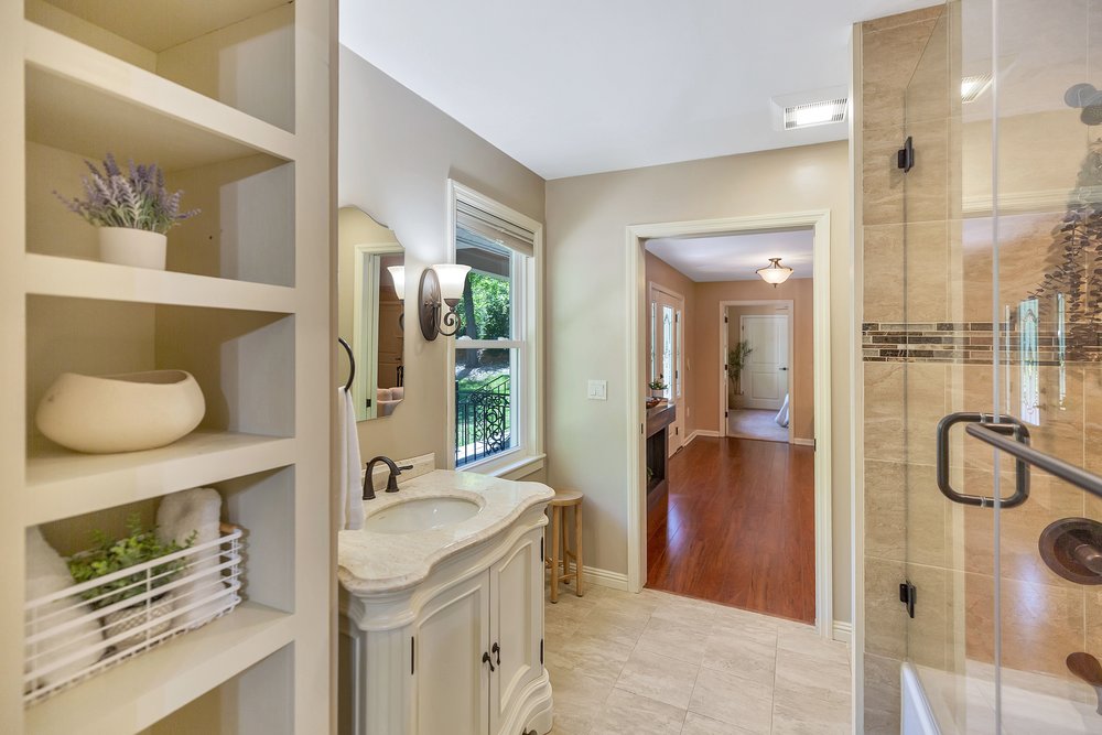 400 Paradise Circle