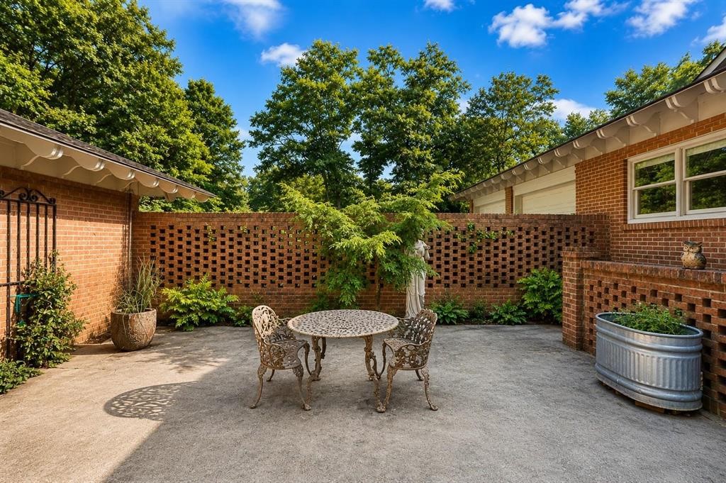 325 Lanham Circle