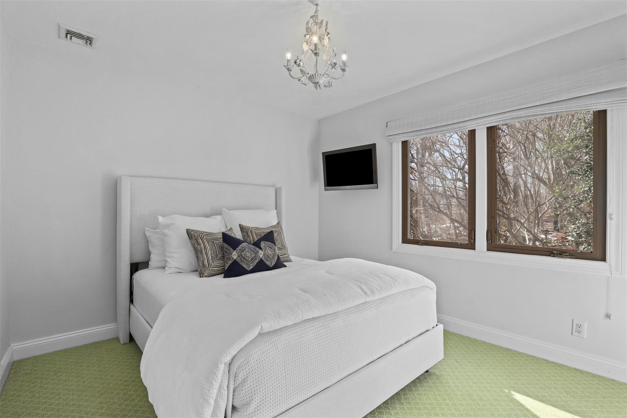 8 Hardscrabble Circle