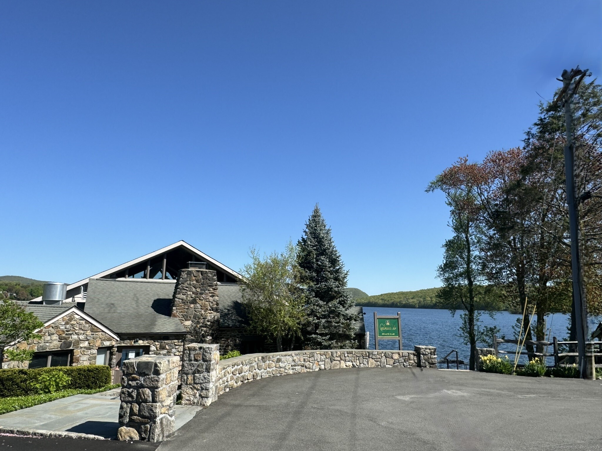 26 Hemlock Trail
