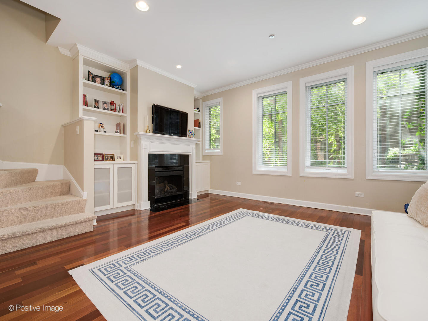 5003 N Lincoln Avenue Unit: 5