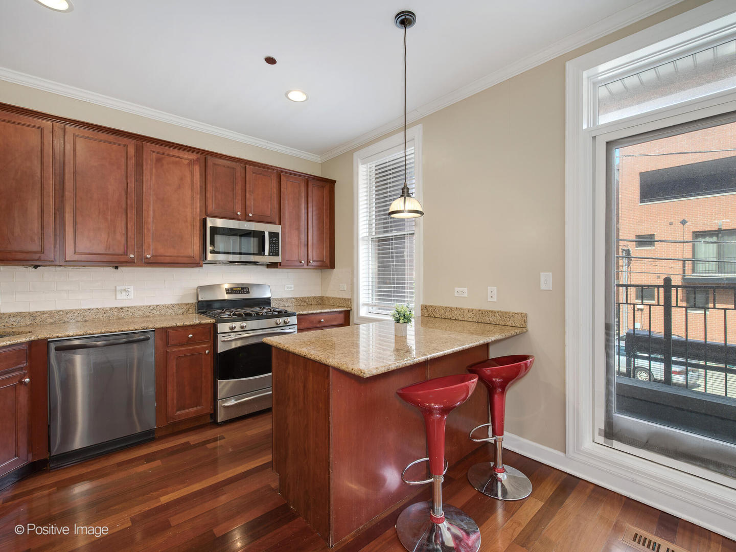 5003 N Lincoln Avenue Unit: 5