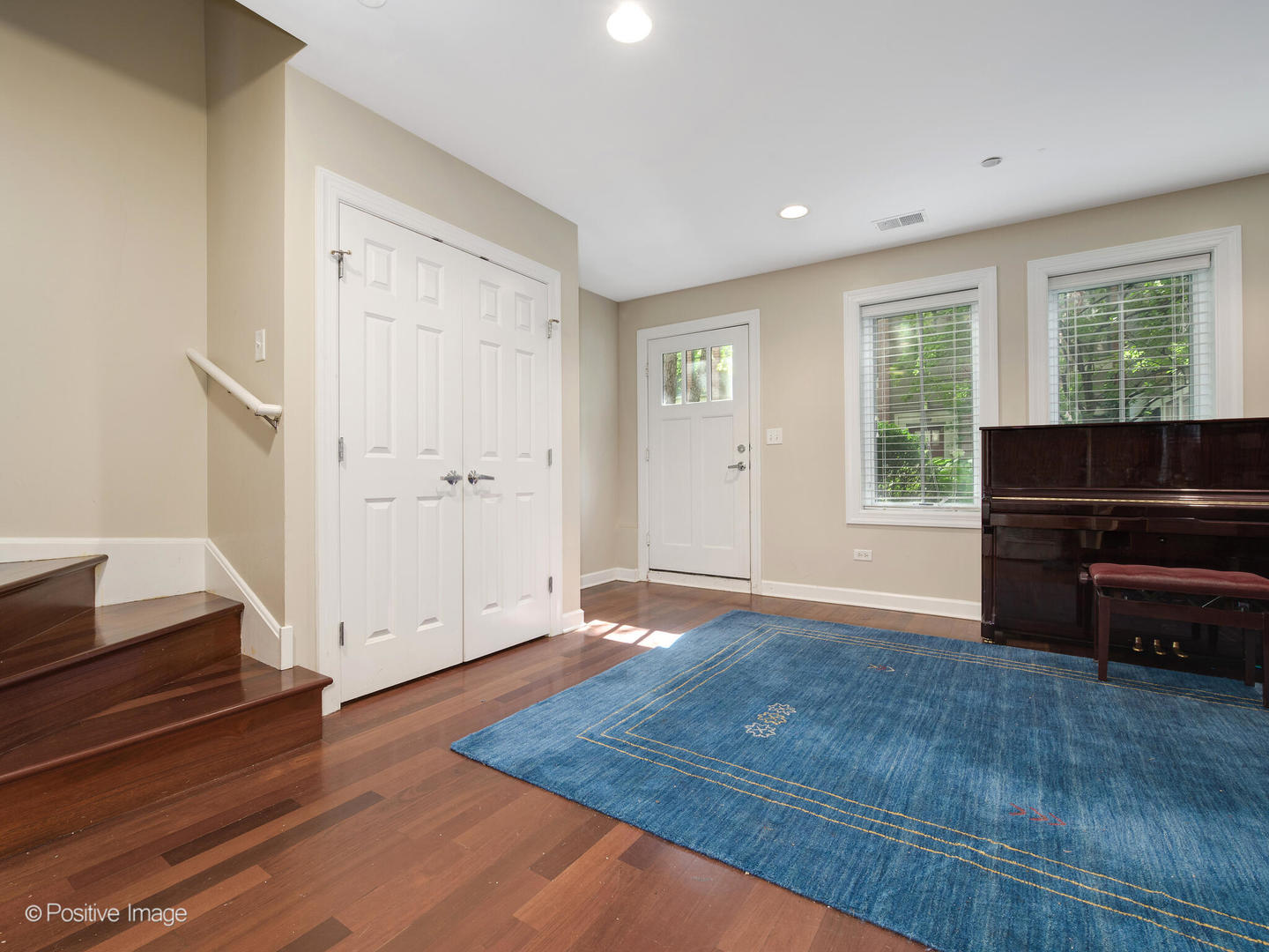 5003 N Lincoln Avenue Unit: 5