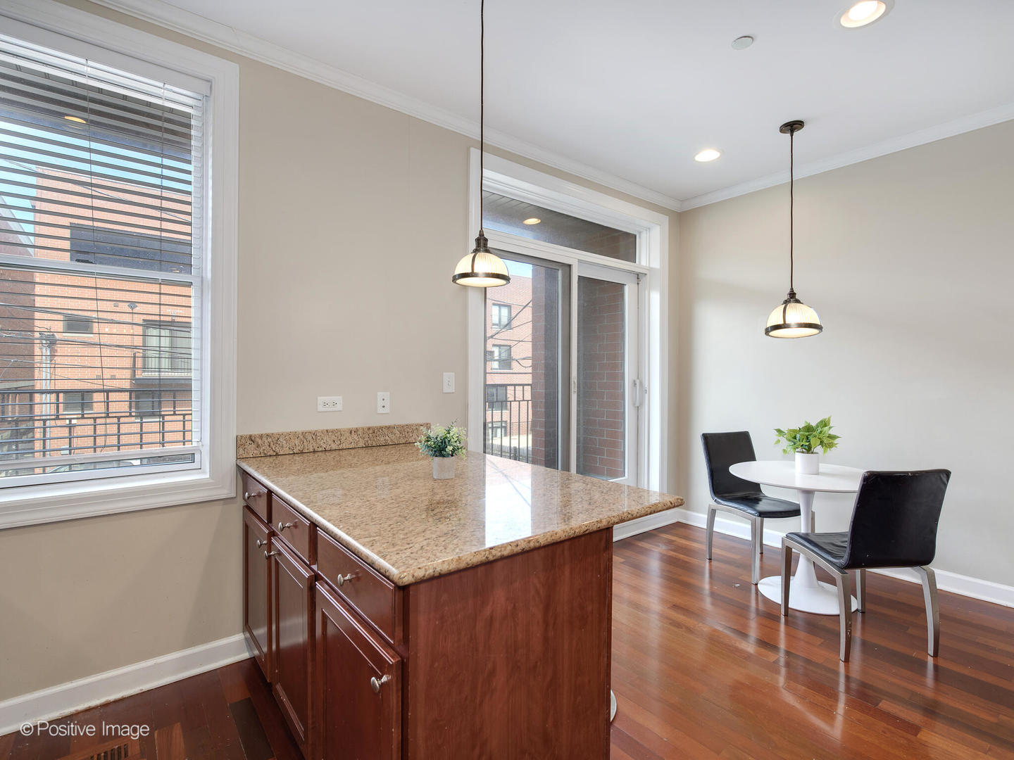 5003 N Lincoln Avenue Unit: 5