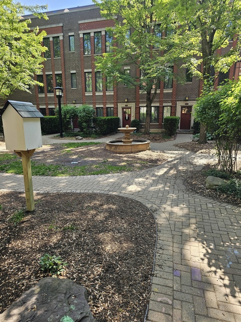 5003 N Lincoln Avenue Unit: 5