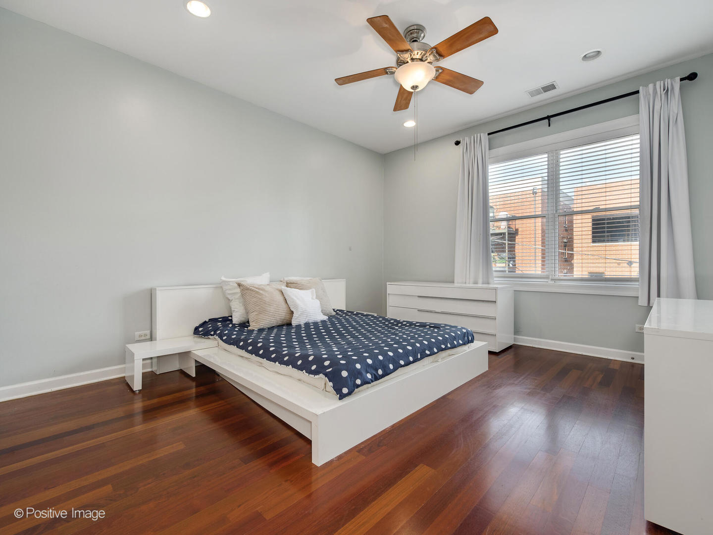 5003 N Lincoln Avenue Unit: 5