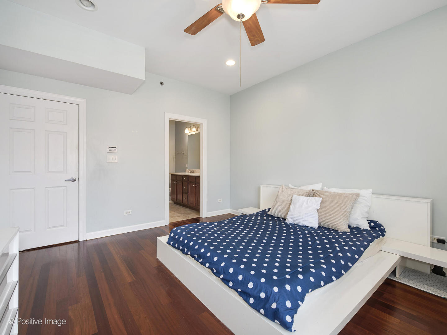 5003 N Lincoln Avenue Unit: 5