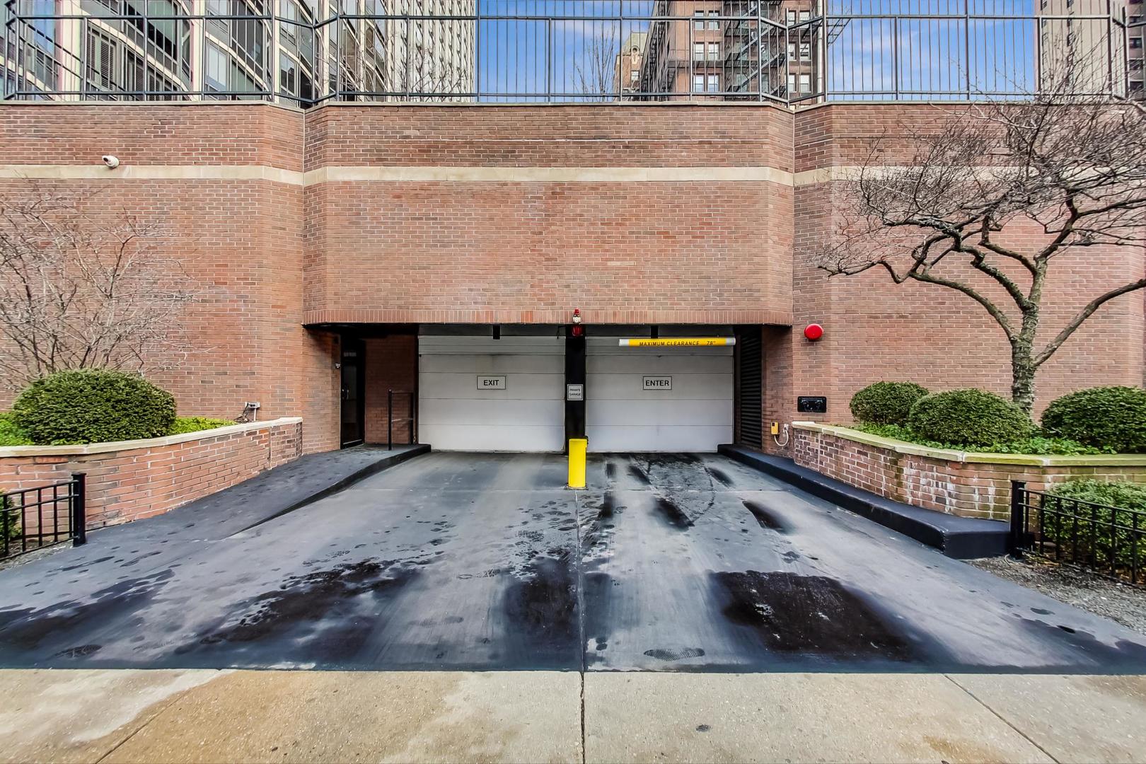 1555 N Astor Street Unit: 30E