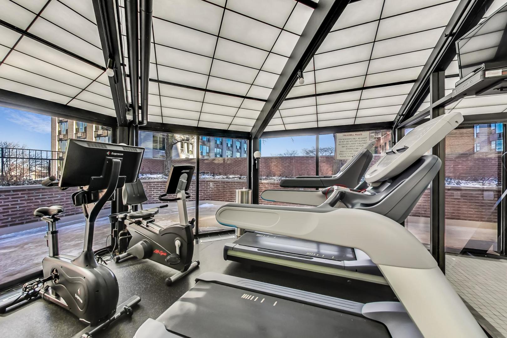 1555 N Astor Street Unit: 30E