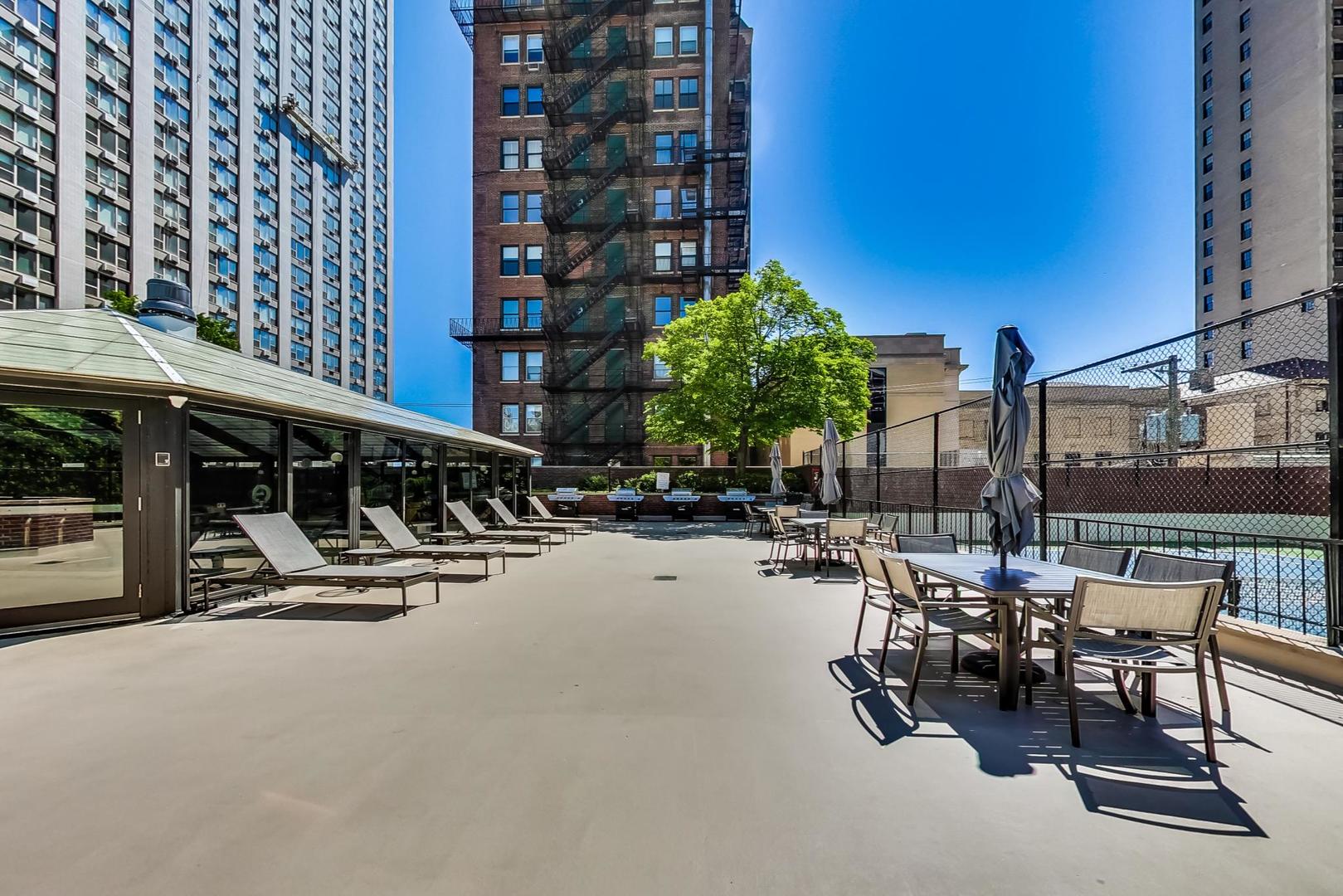 1555 N Astor Street Unit: 30E