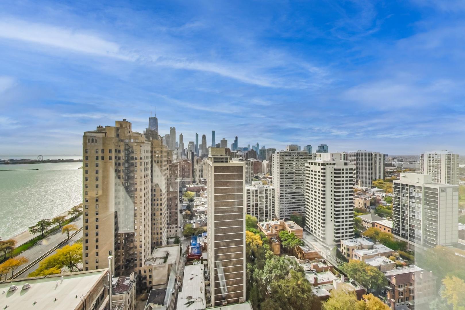 1555 N Astor Street Unit: 30E