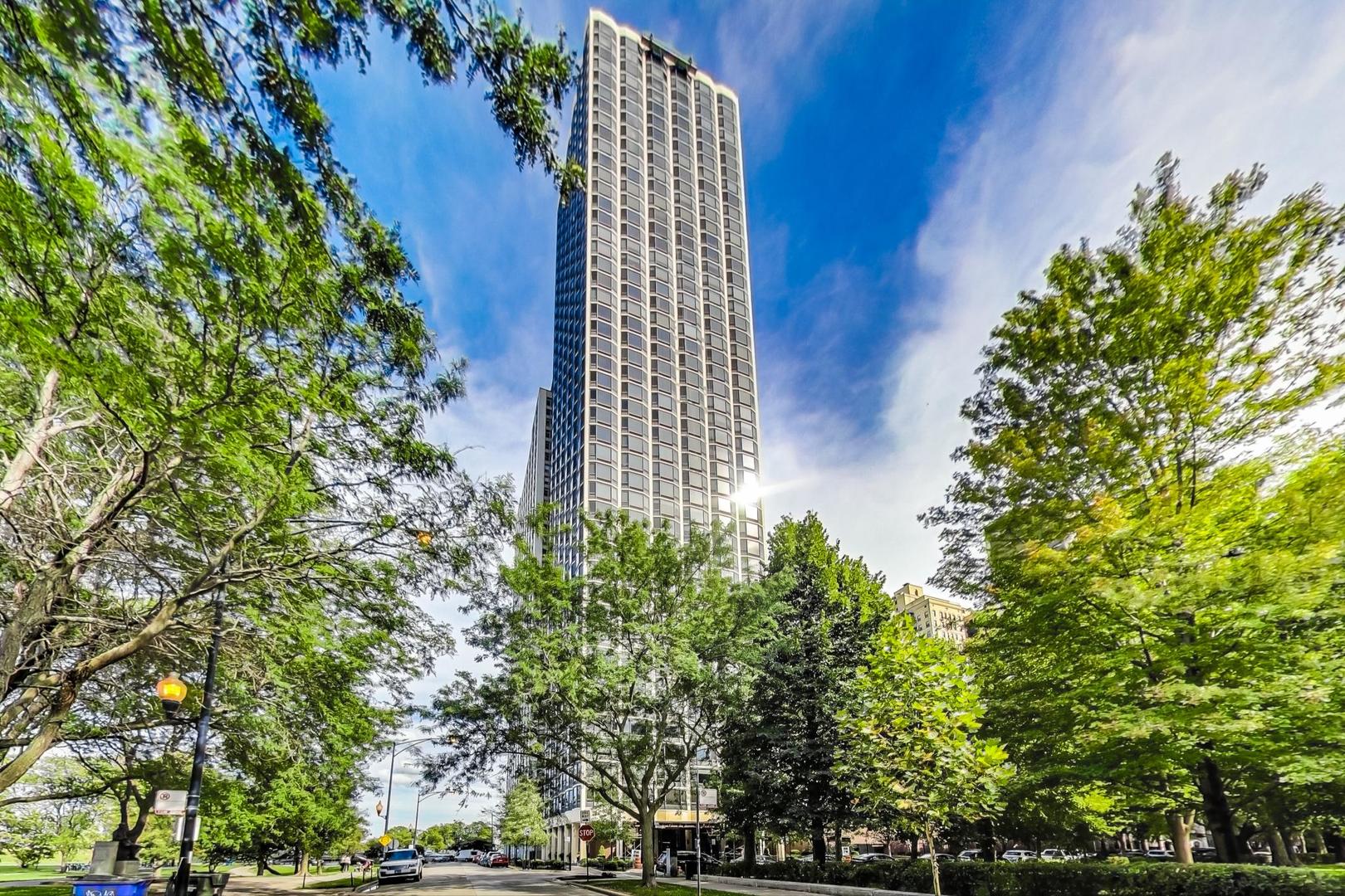 1555 N Astor Street Unit: 30E