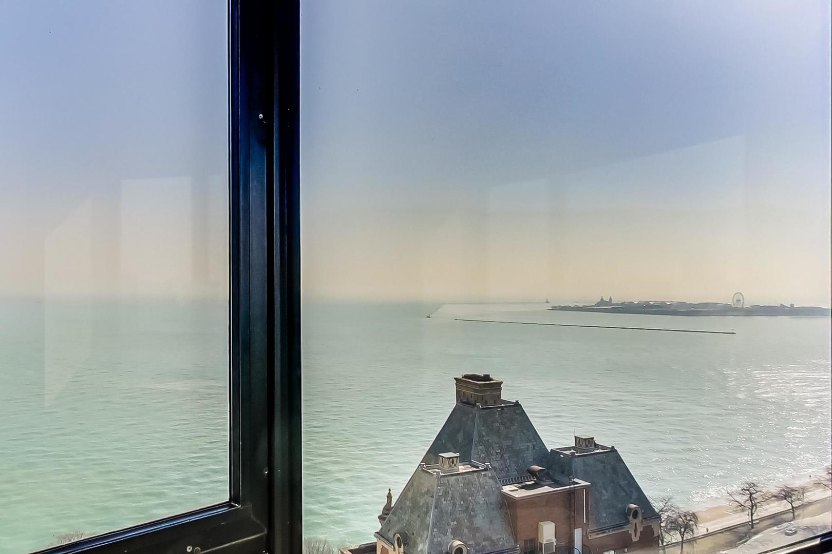 1555 N Astor Street Unit: 30E