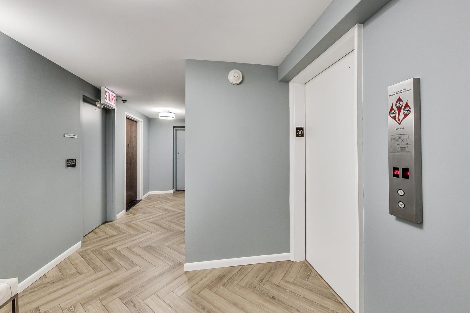 1555 N Astor Street Unit: 30E