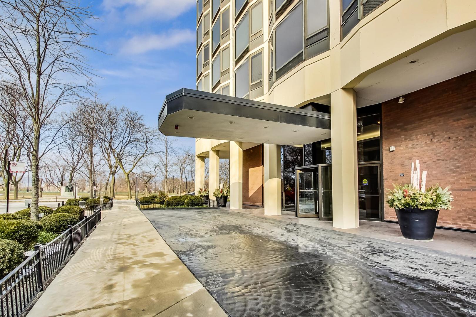 1555 N Astor Street Unit: 30E