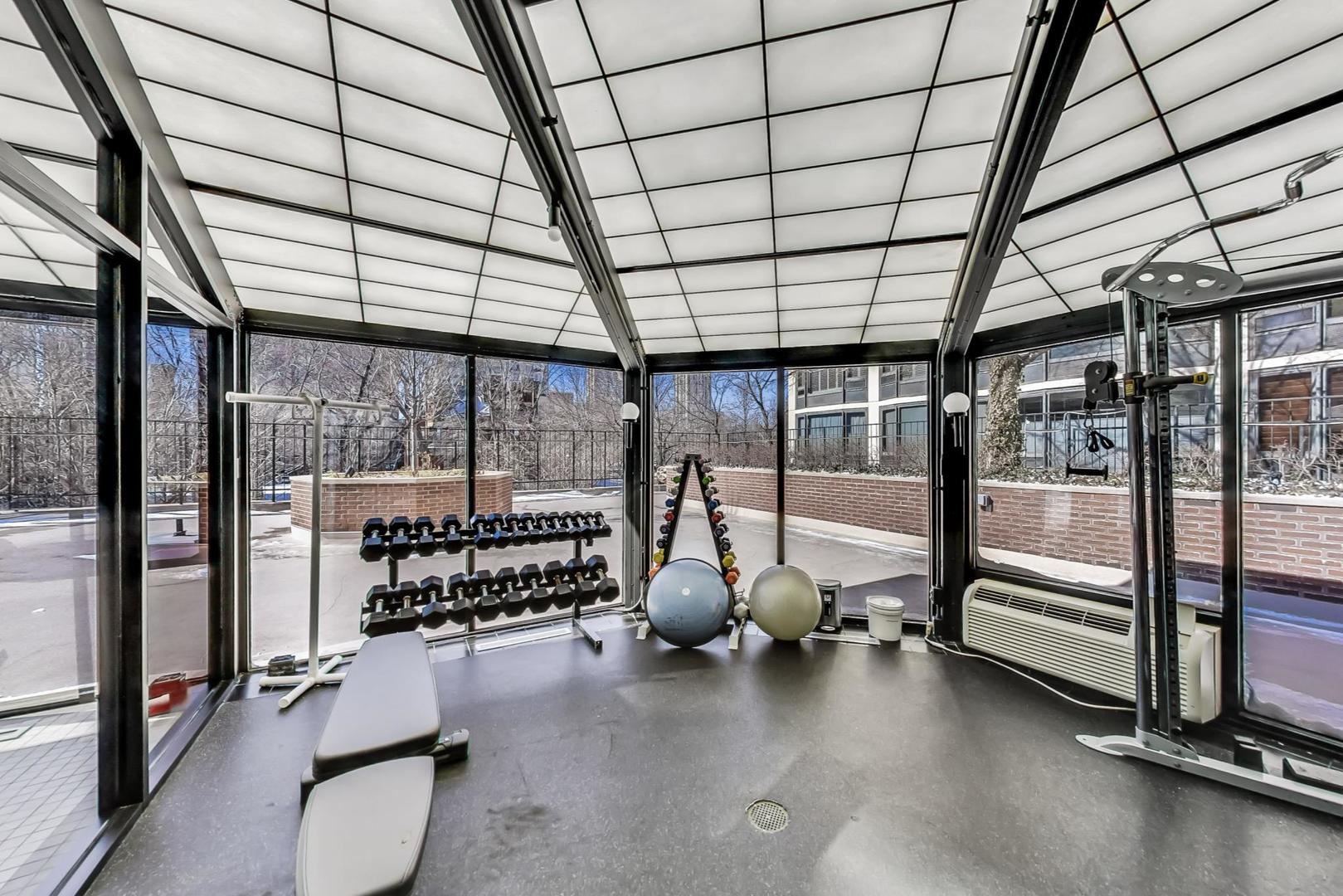 1555 N Astor Street Unit: 30E