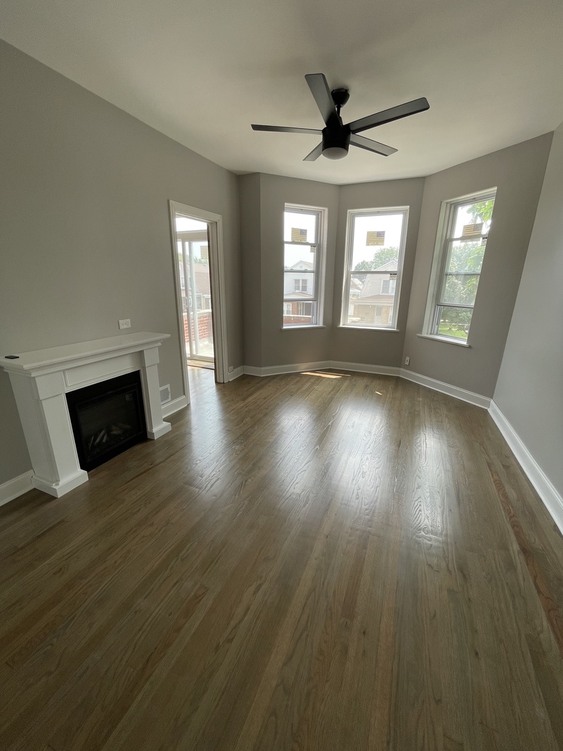 4858 W Warwick Avenue Unit: 2