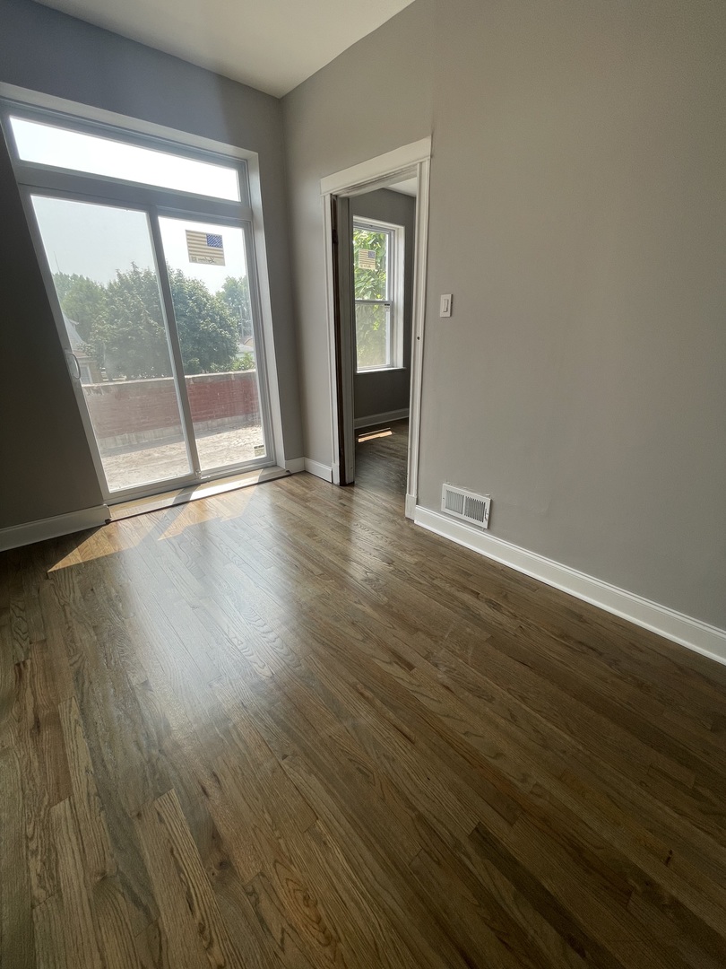 4858 W Warwick Avenue Unit: 2