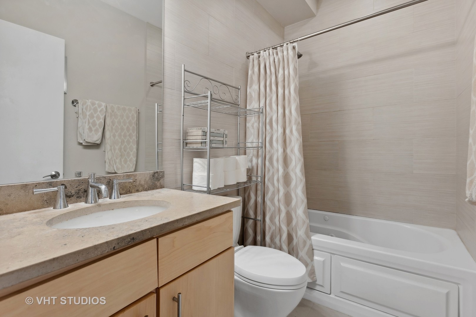 1724 W Grace Street Unit: 2E