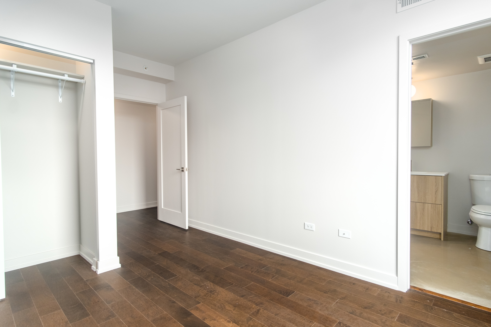 4346 N Honore Street Unit: 204