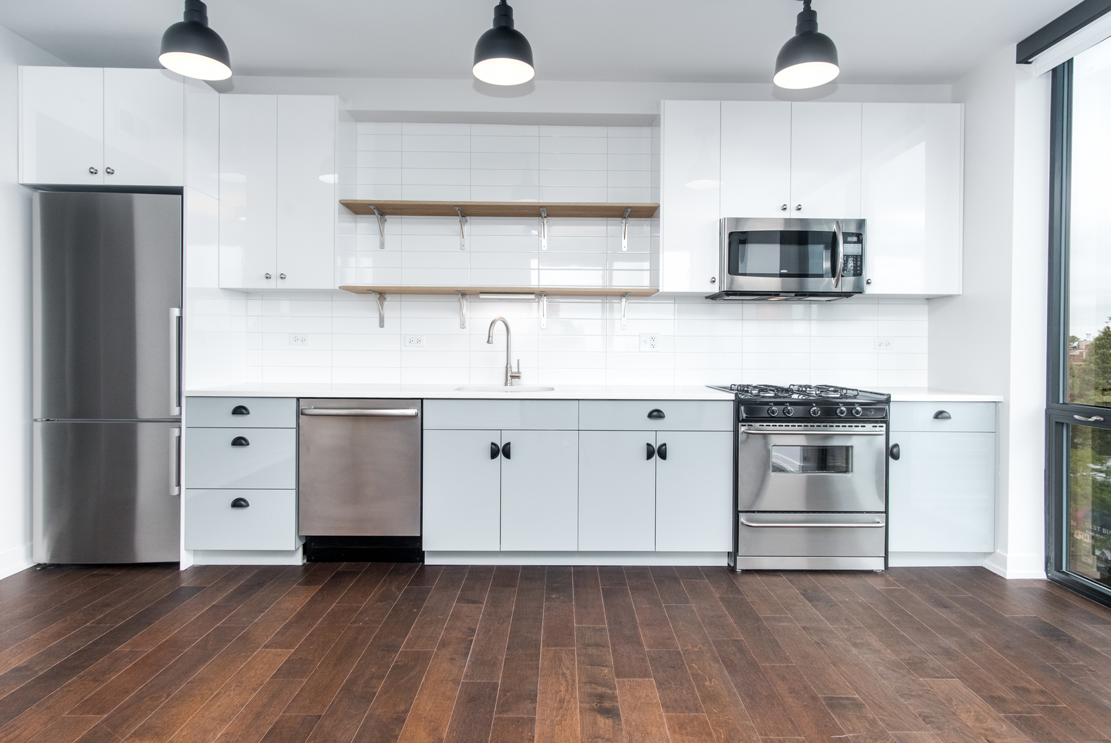 4346 N Honore Street Unit: 204