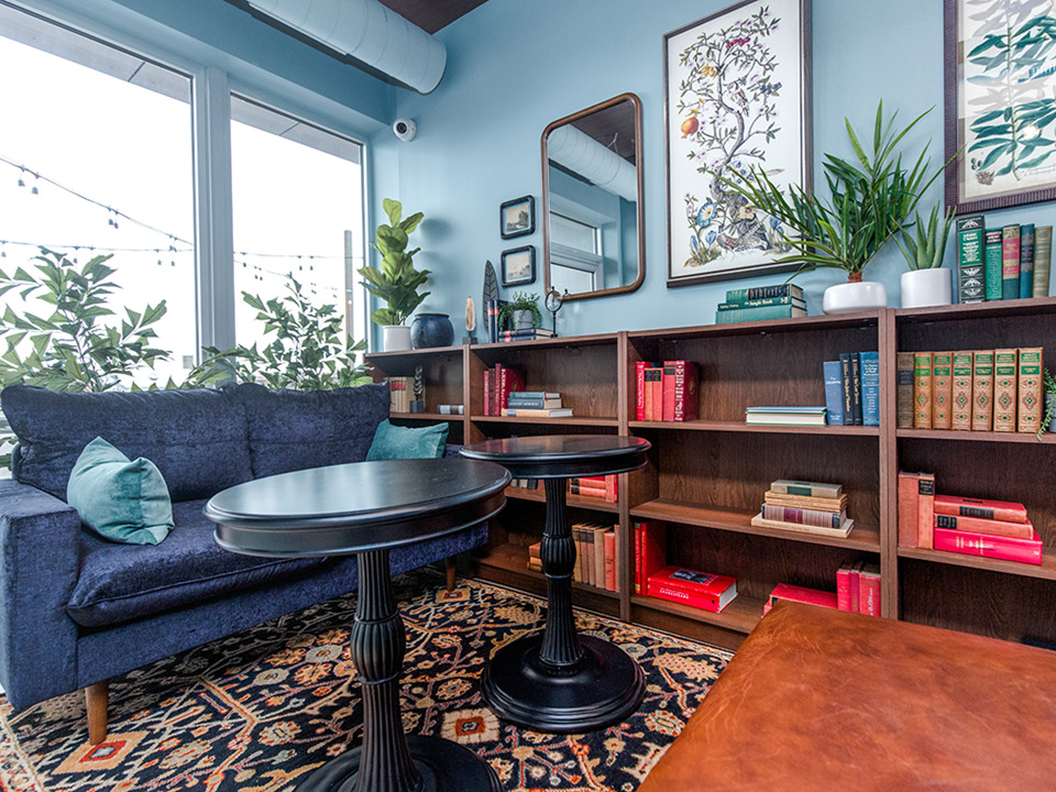 4346 N Honore Street Unit: 204