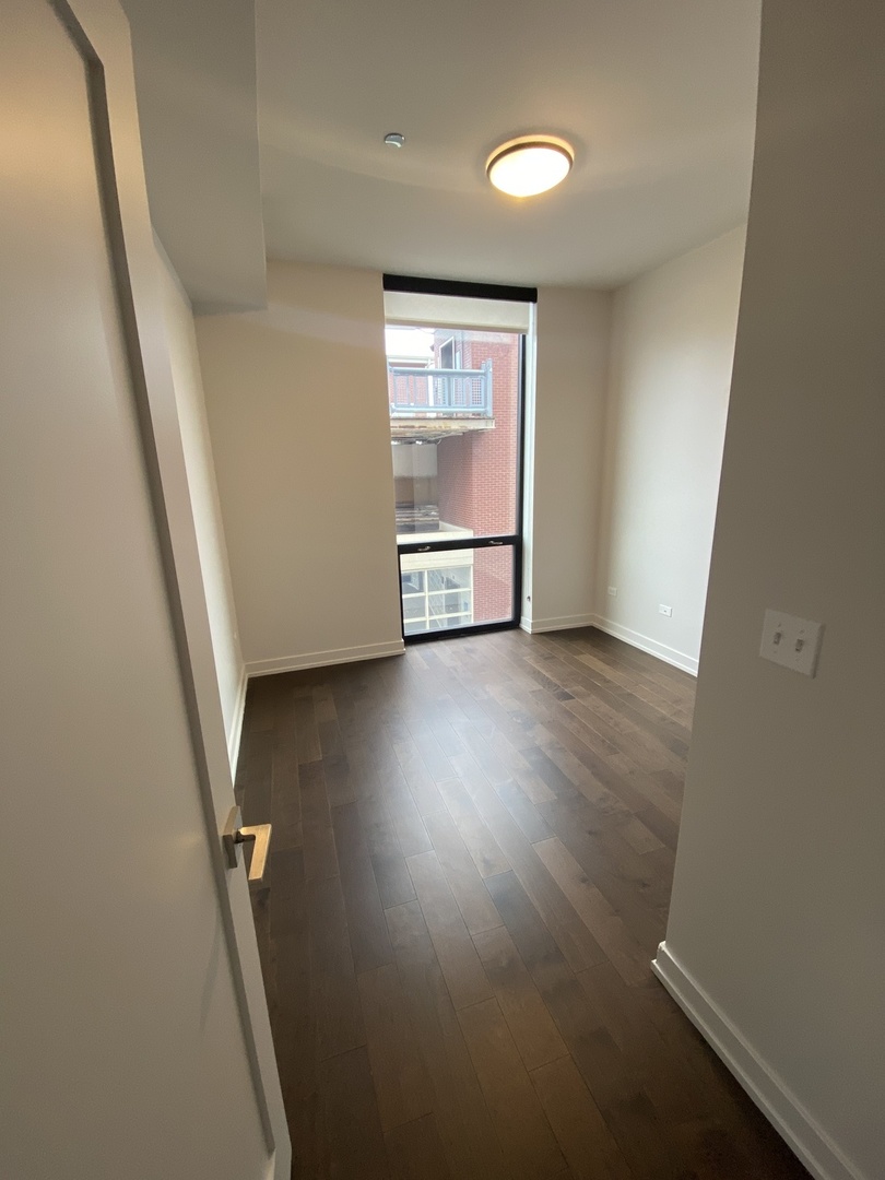 4346 N Honore Street Unit: 204