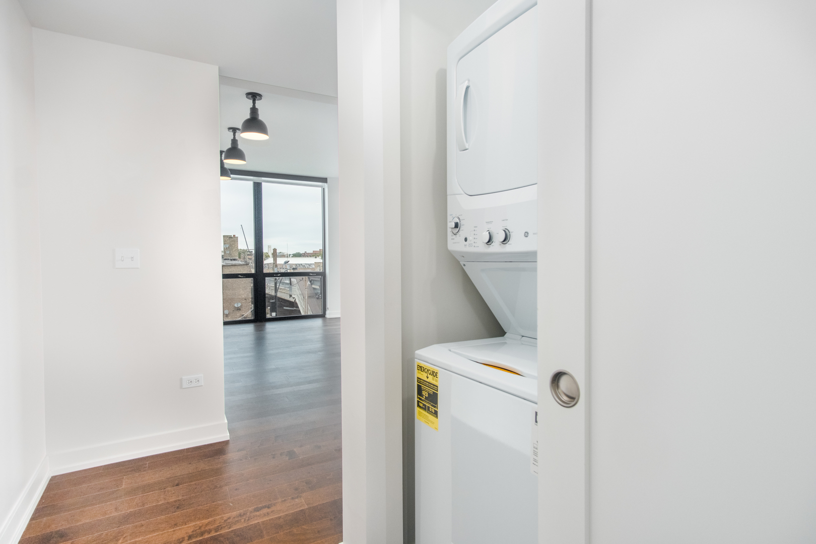 4346 N Honore Street Unit: 204