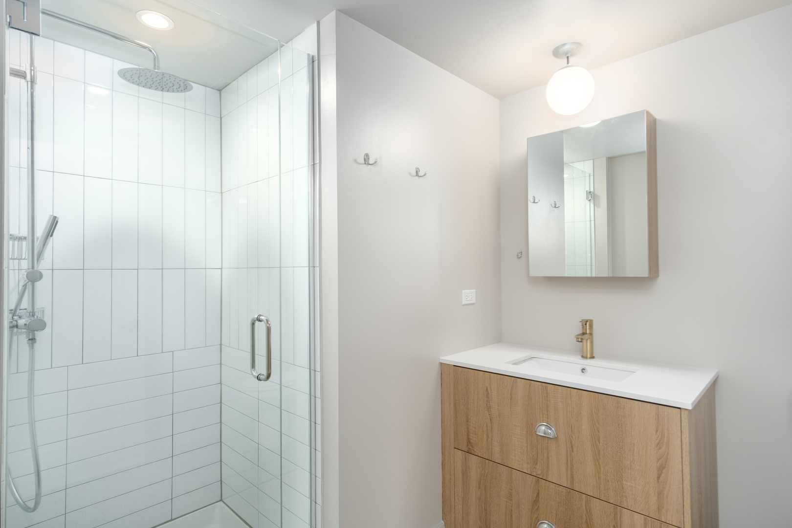 4346 N Honore Street Unit: 204