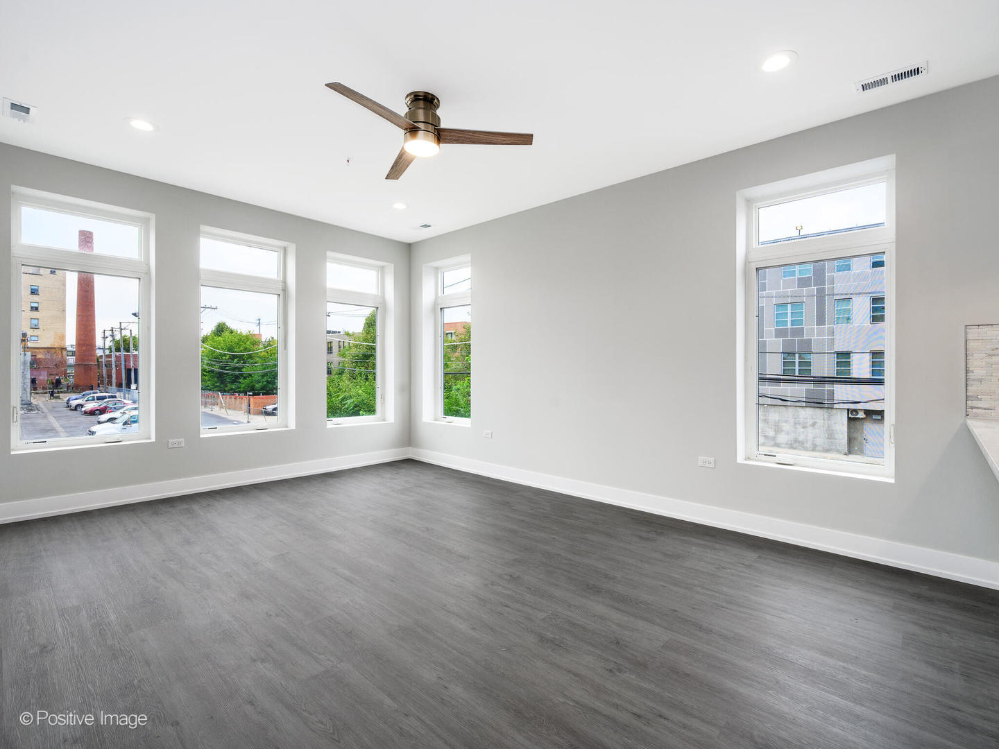 825 E 61st Street Unit: 214