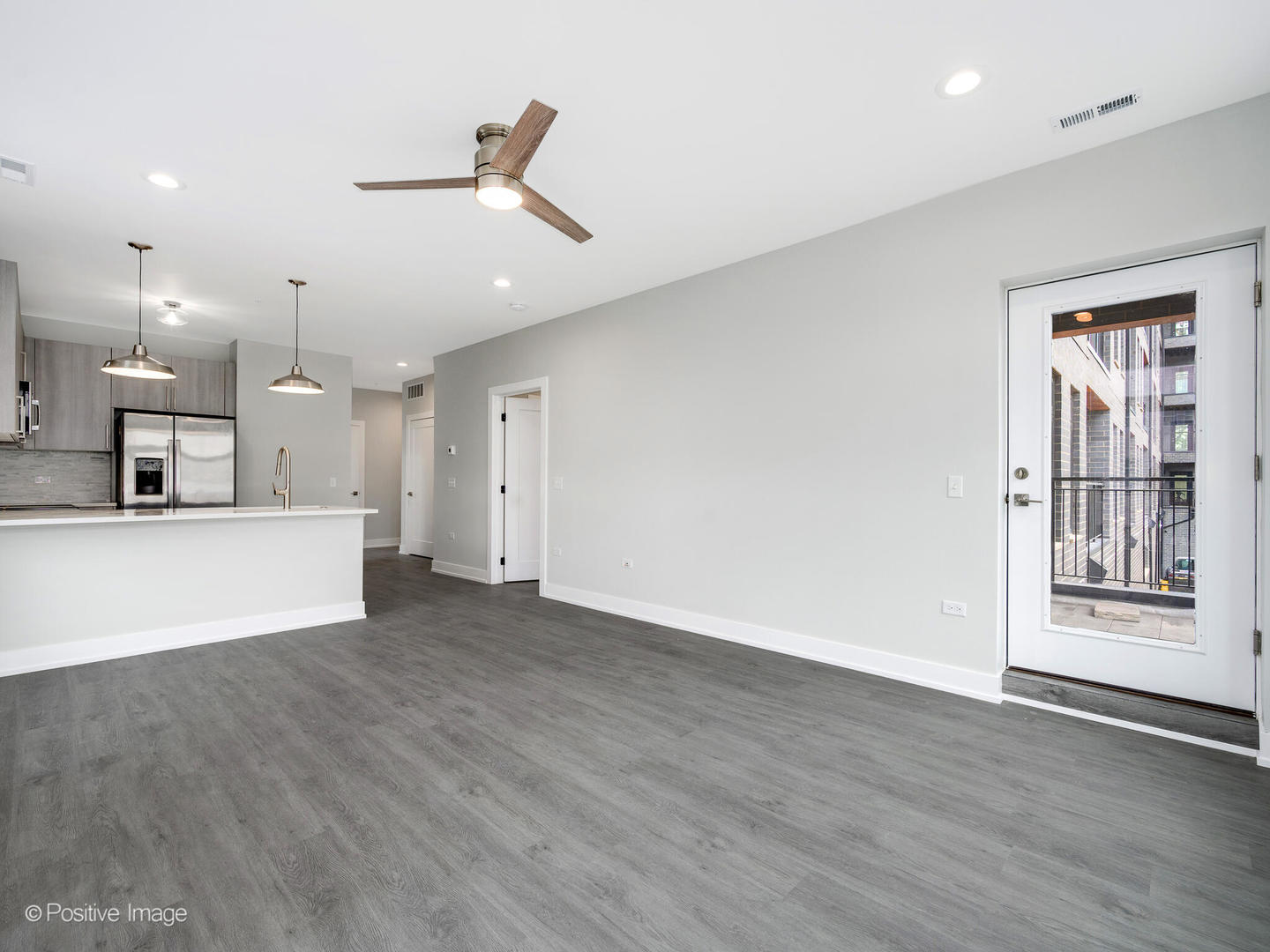 825 E 61st Street Unit: 214