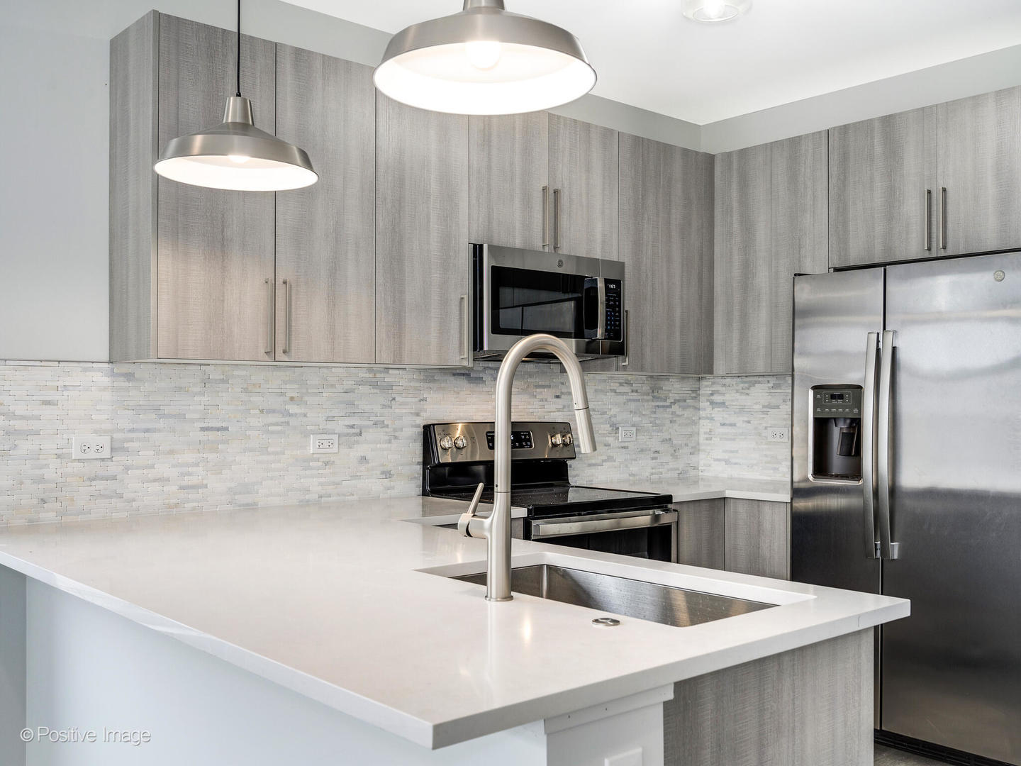 825 E 61st Street Unit: 214