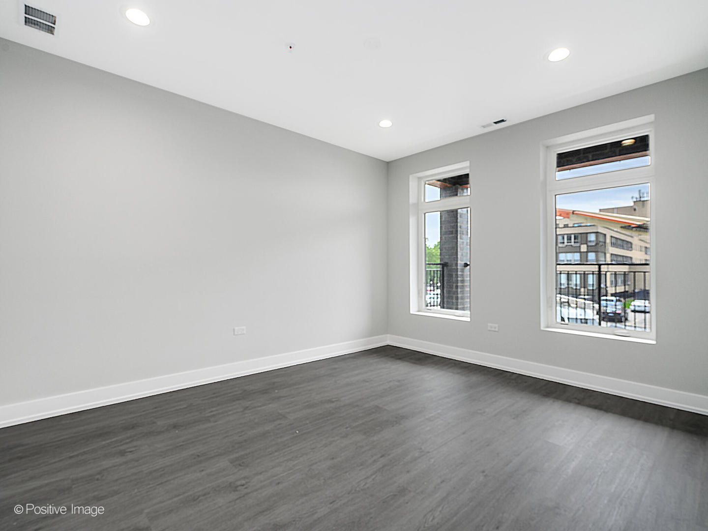 825 E 61st Street Unit: 214