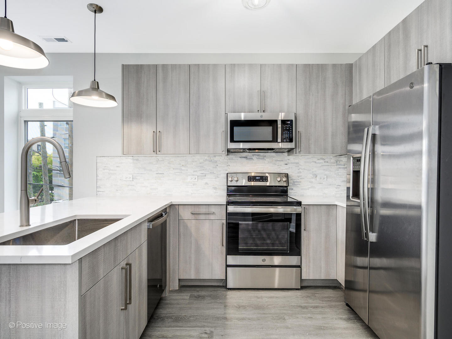 825 E 61st Street Unit: 214