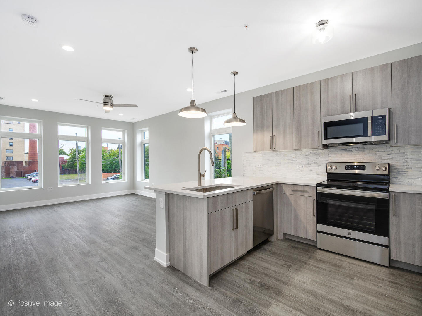 825 E 61st Street Unit: 214