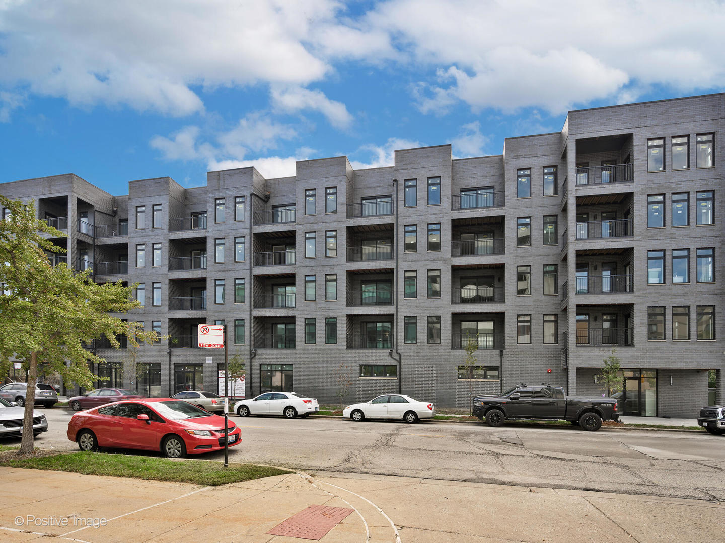 825 E 61st Street Unit: 214