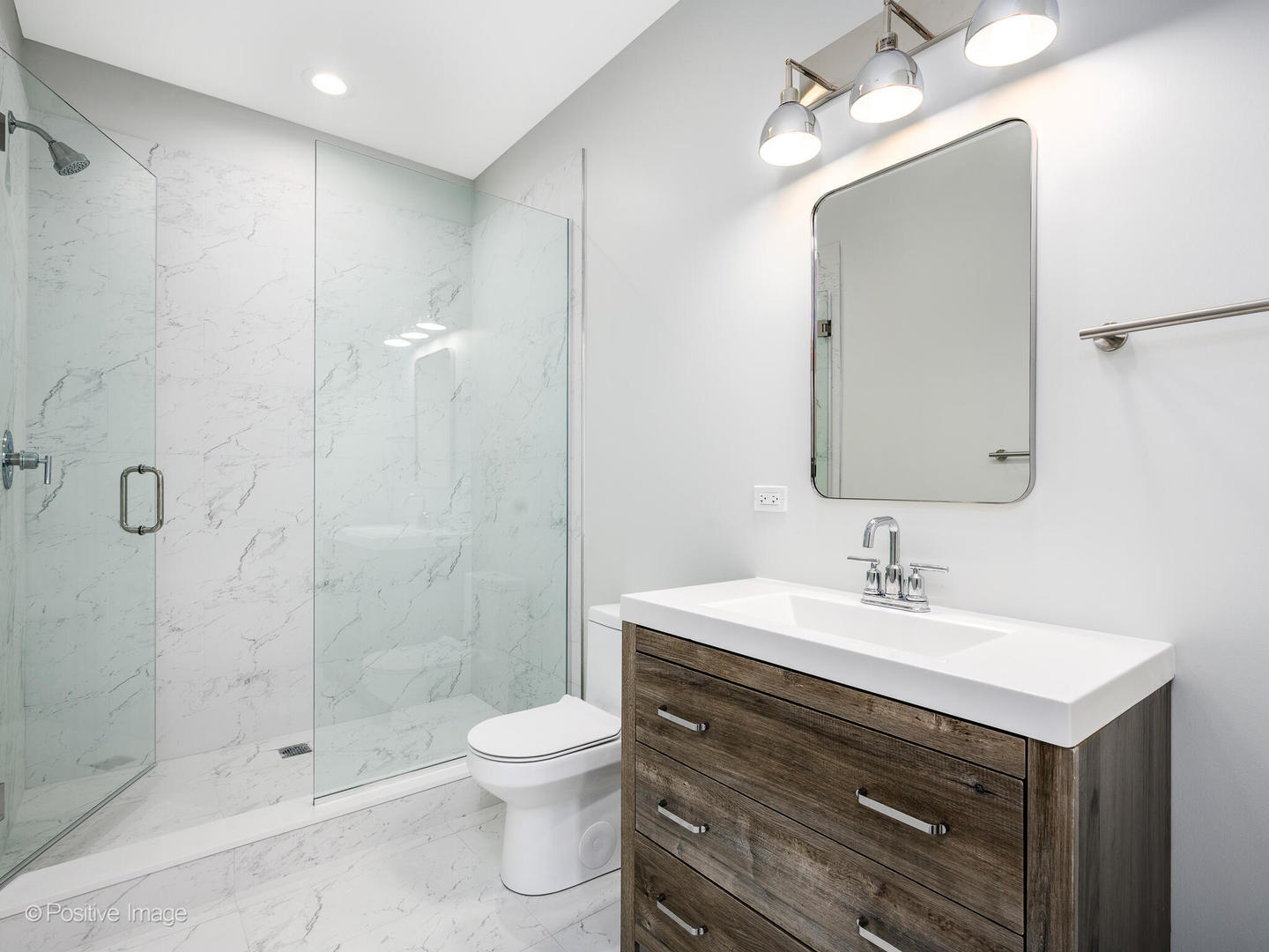 825 E 61st Street Unit: 214