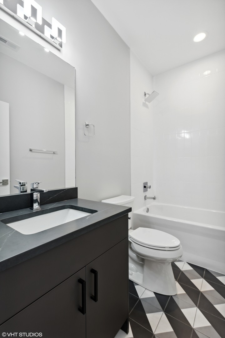 219 S Hamilton Avenue Unit: 4N