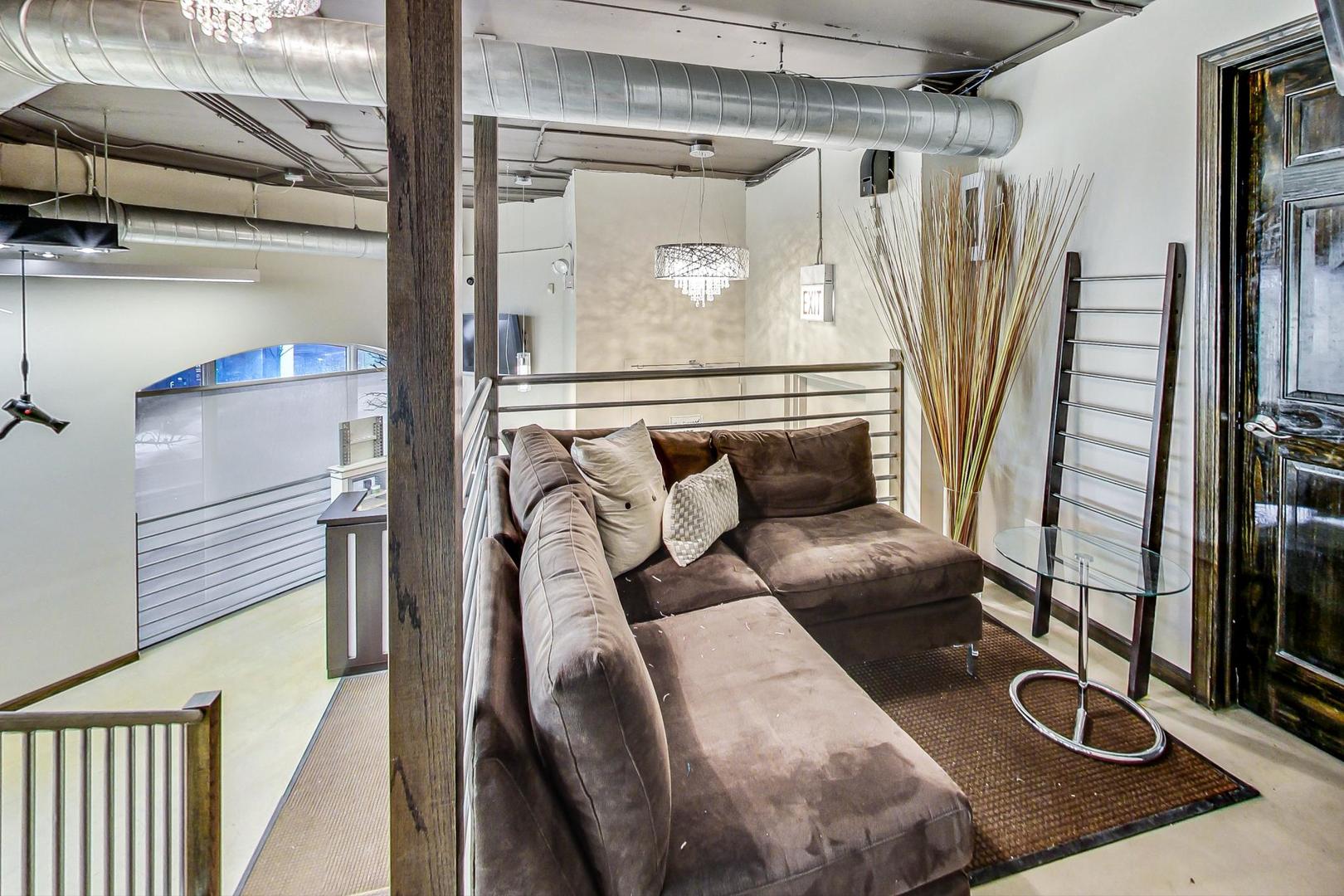 2535 N Lincoln Avenue Unit: C2