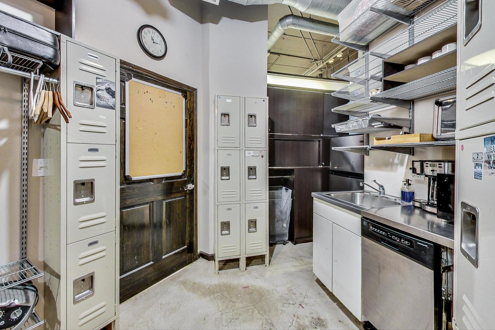 2535 N Lincoln Avenue Unit: C2