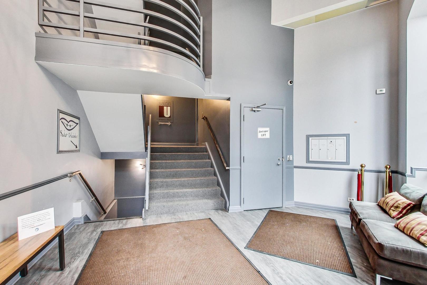 2535 N Lincoln Avenue Unit: C2