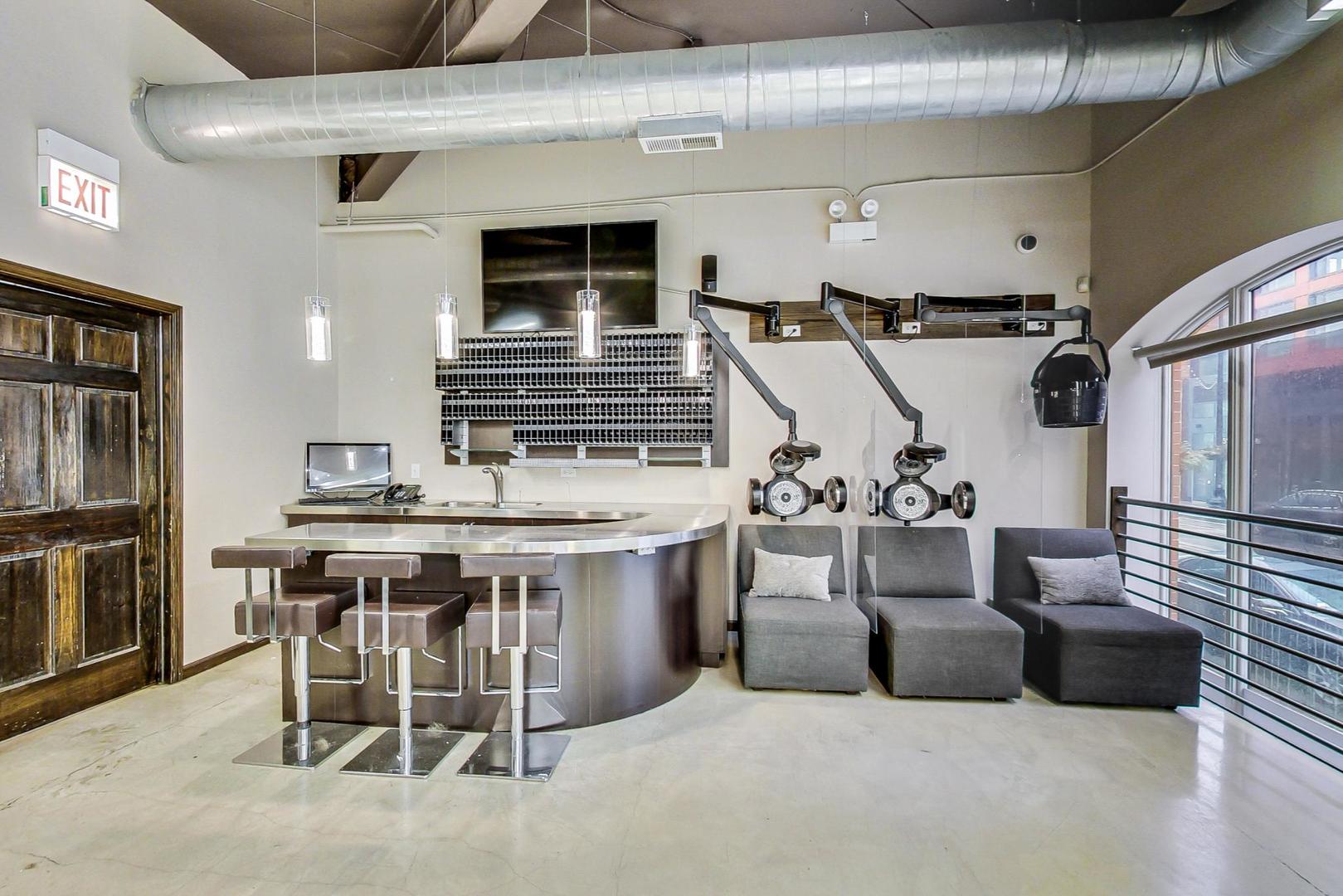 2535 N Lincoln Avenue Unit: C2