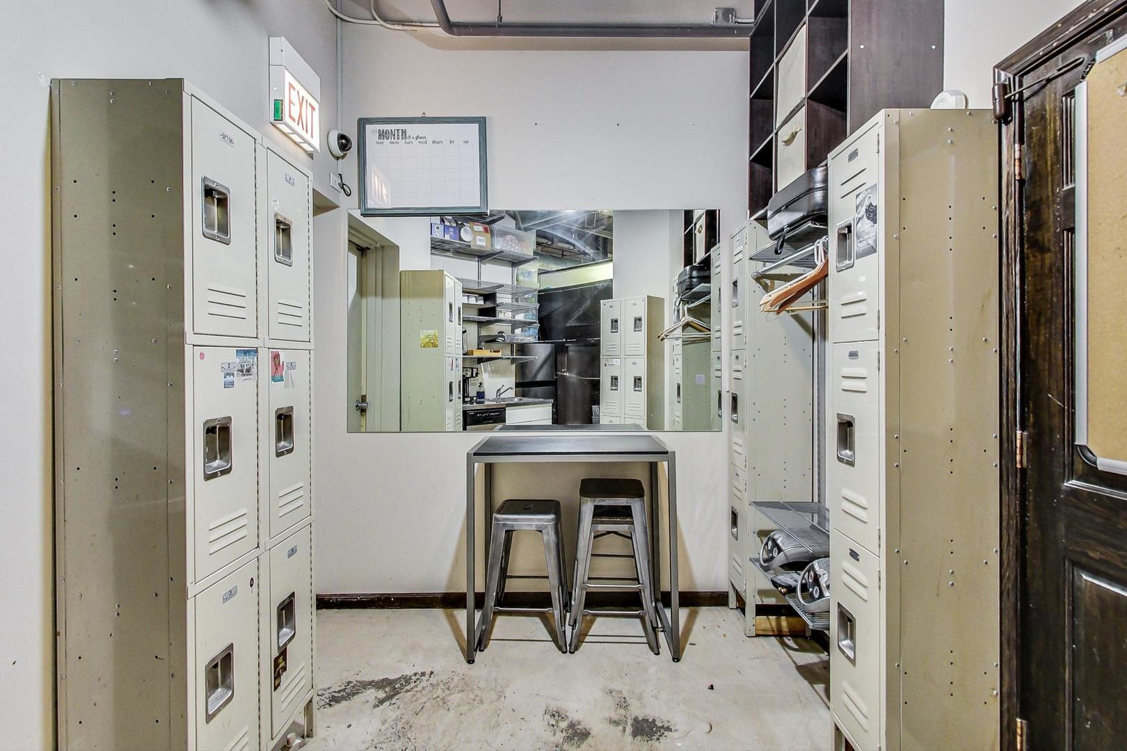 2535 N Lincoln Avenue Unit: C2