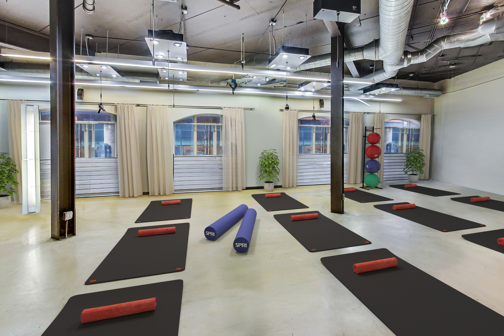 2535 N Lincoln Avenue Unit: C2