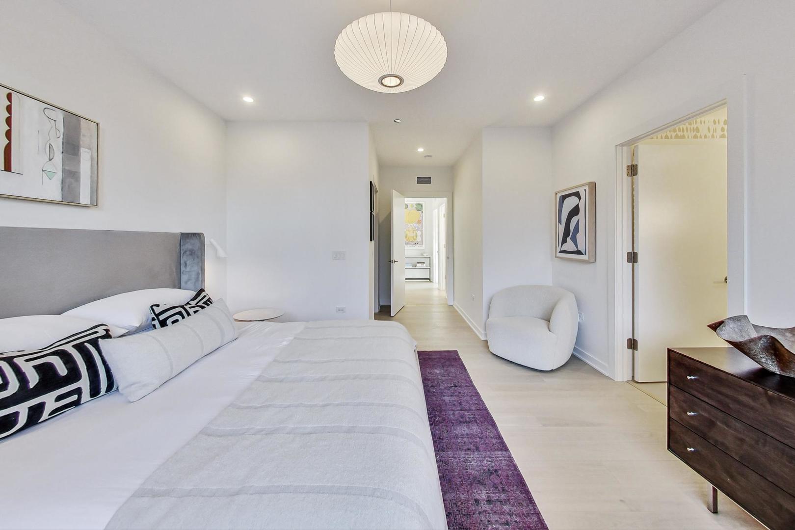 1648 W Division Street Unit: 203