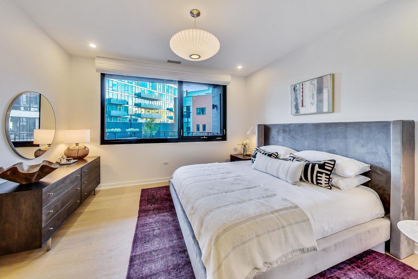 1648 W Division Street Unit: 203