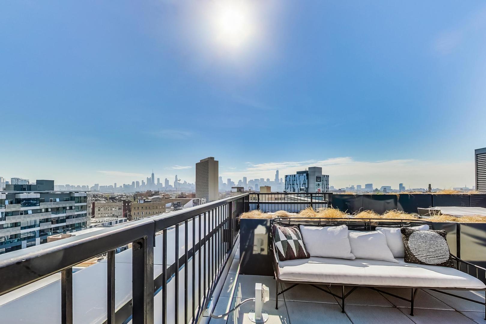 1648 W Division Street Unit: 203