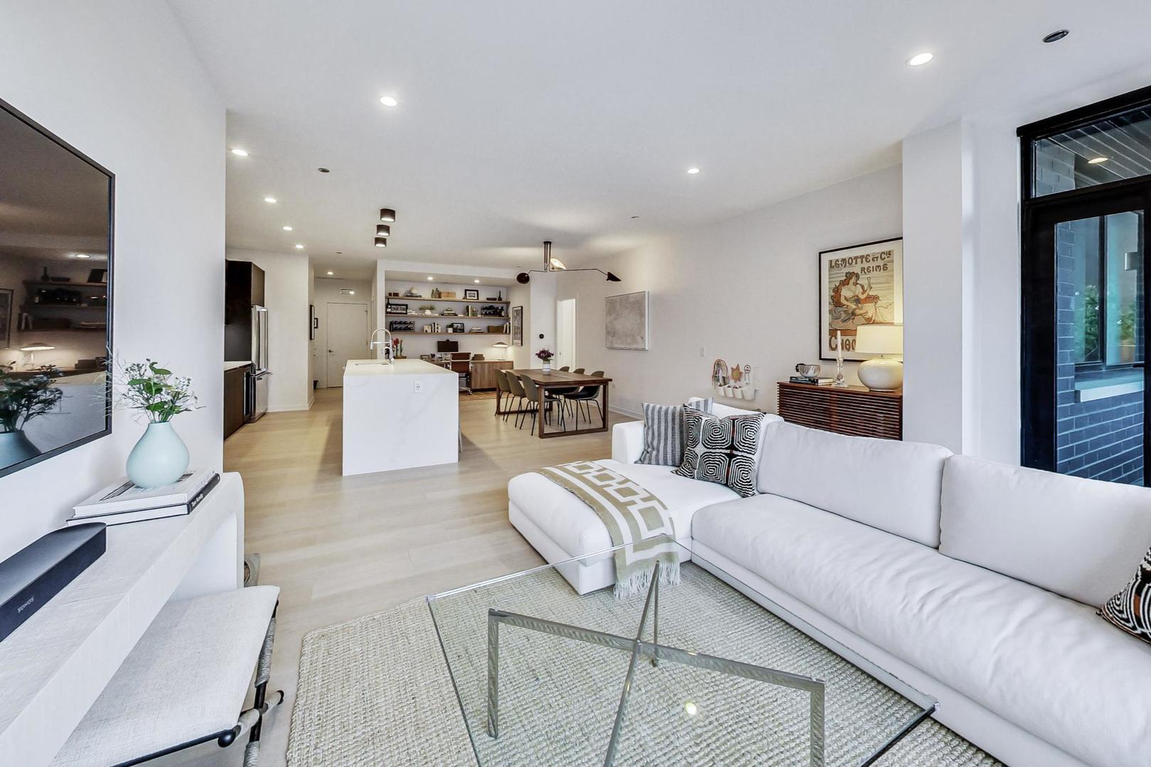 1648 W Division Street Unit: 203