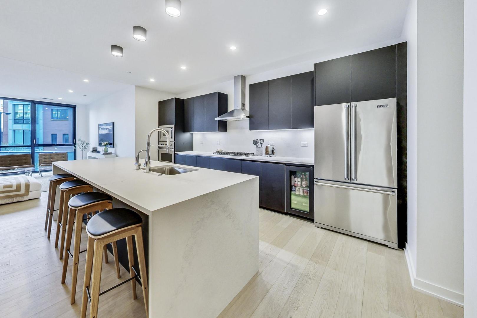 1648 W Division Street Unit: 203