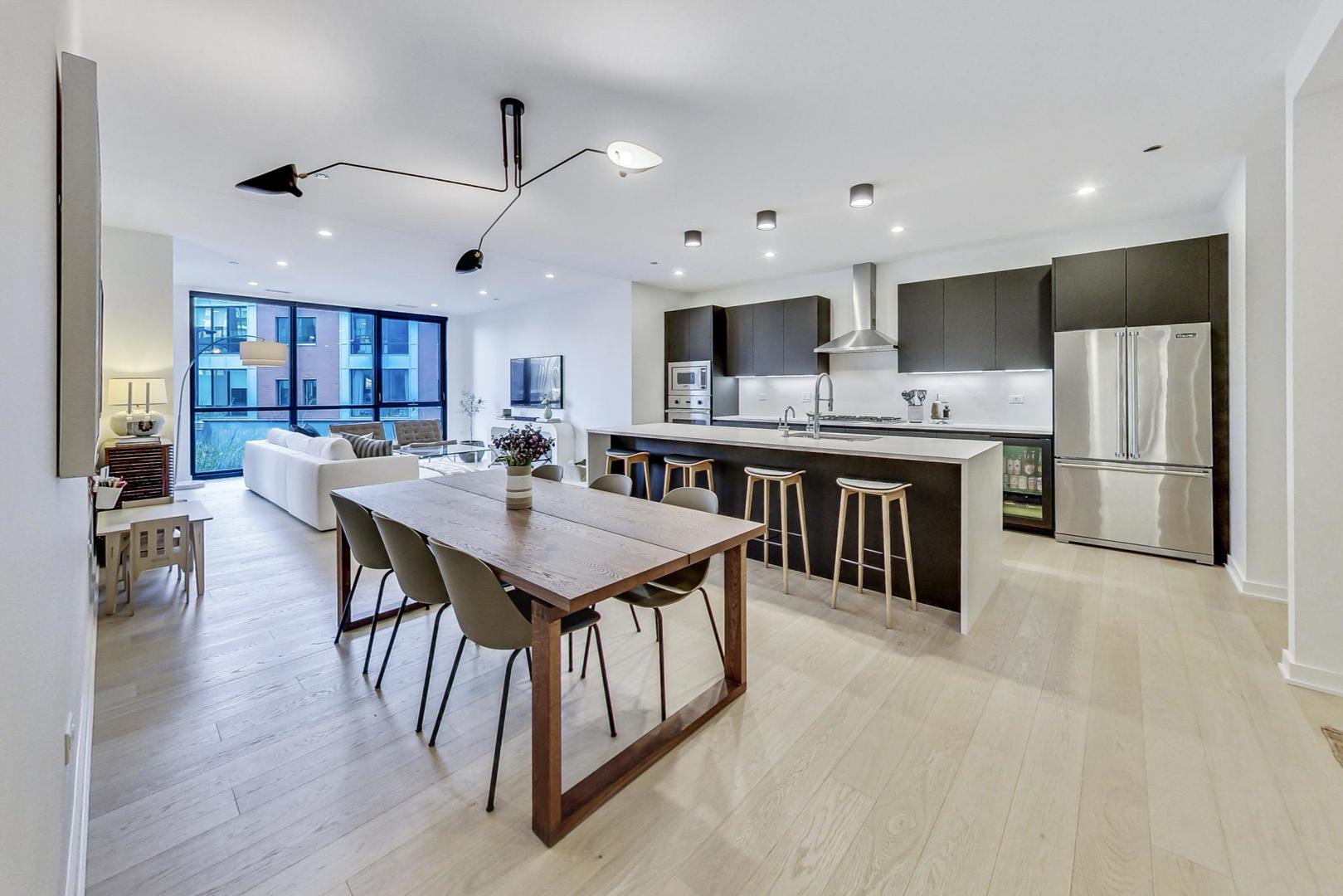 1648 W Division Street Unit: 203